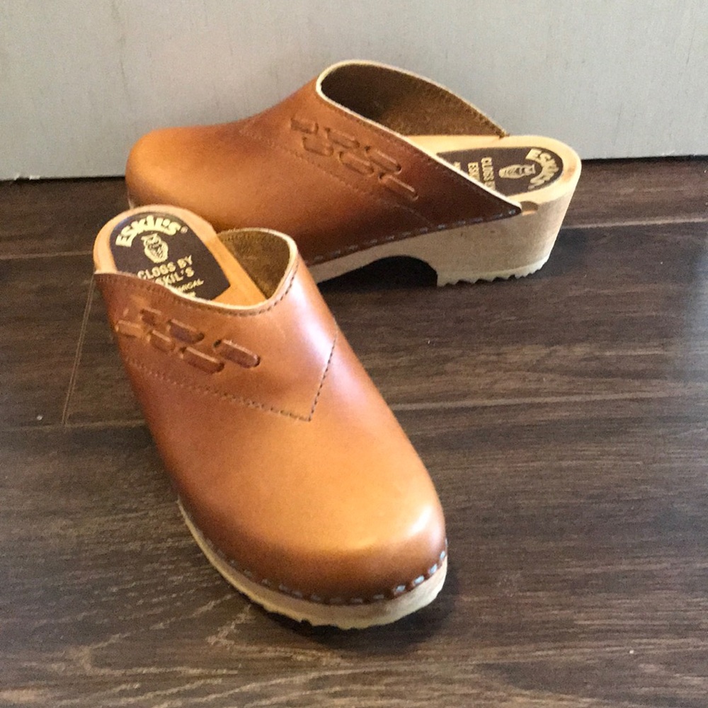 NWOT Brand New Leather/Wood Clogs by Eskis